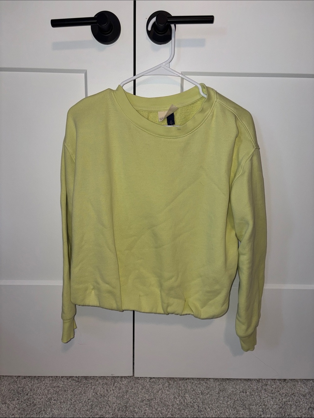 Universal Thread Women's Cropped Crewneck Sweater in Lime Green